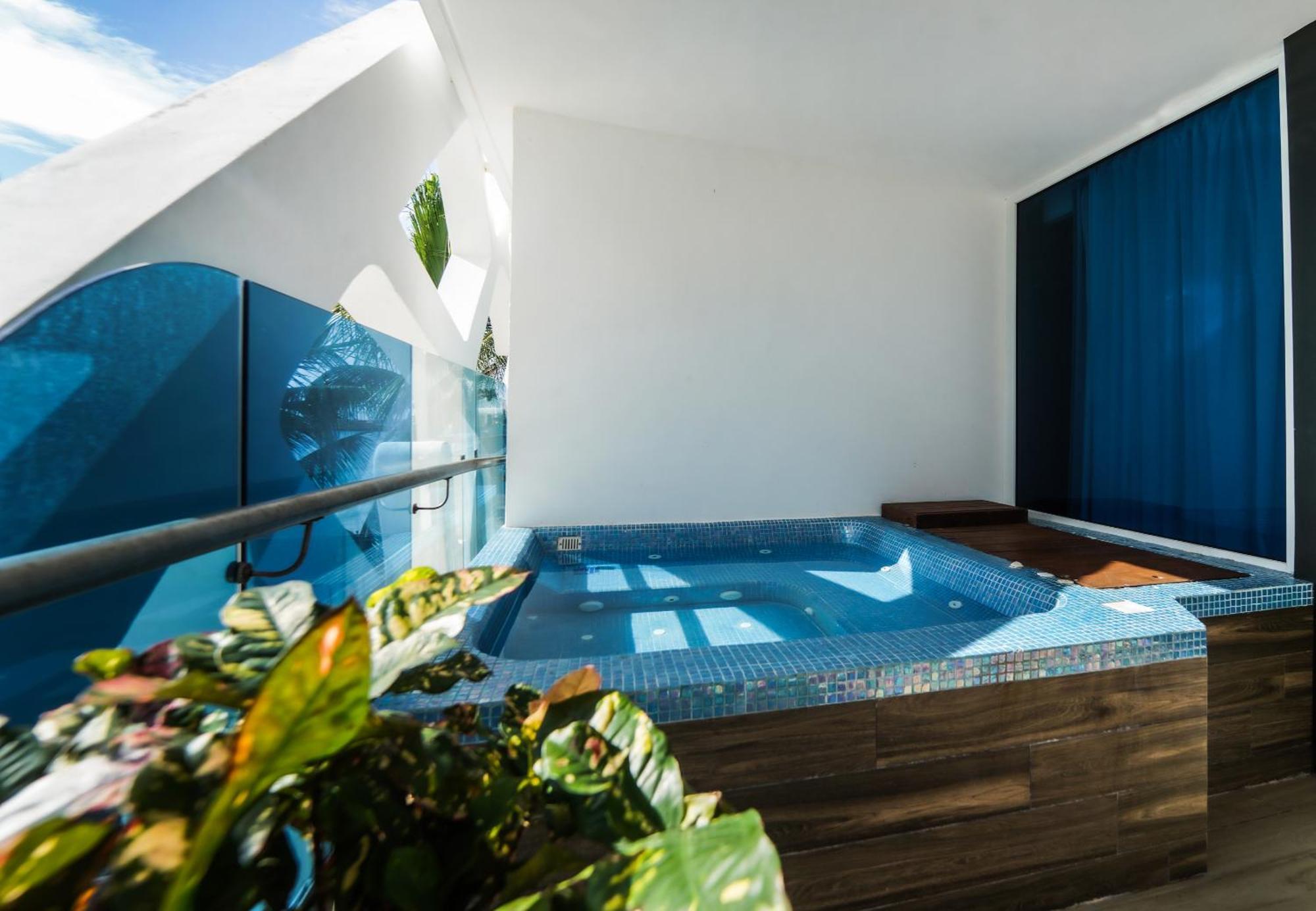 The Carmen Hotel - Ocean Front (Adults Only) Playa del Carmen Rum bild